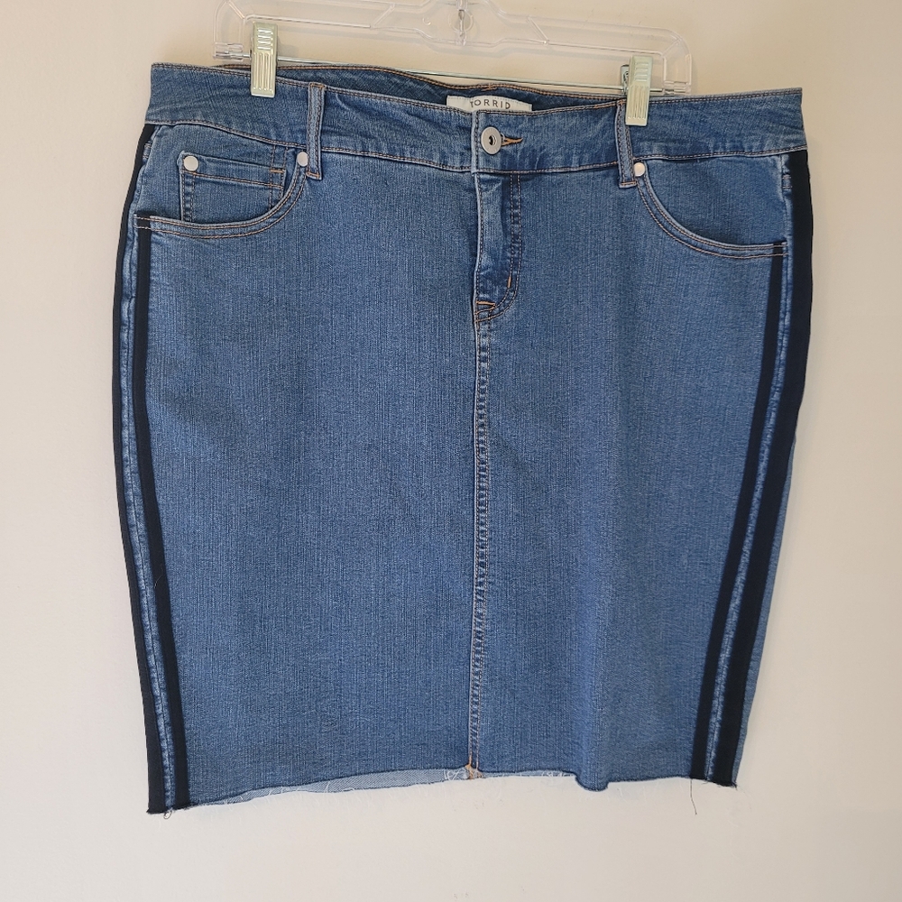 Torrid Denim Mini w Side Ribbon NWT